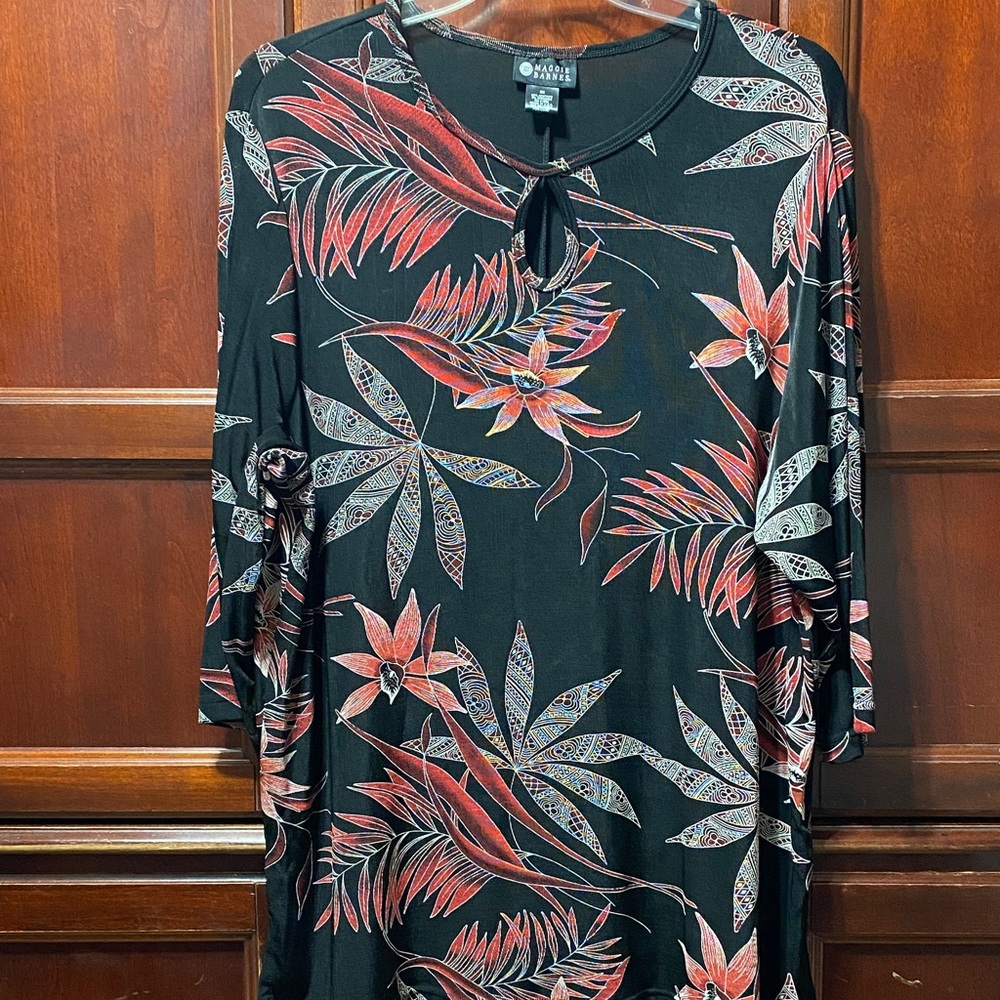 Maggie Barnes vintage plus size 2X Black and Red white floral Tunic Top